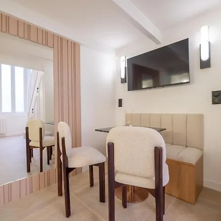 Cosy Flat By Quai D'orsay, Near Eiffel Tower Apartment
