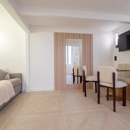 Cosy Flat By Quai D'orsay, Near Eiffel Tower